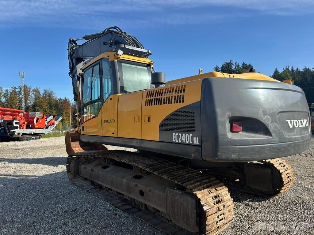 Volvo EC 240 C N L حفارات زحافة