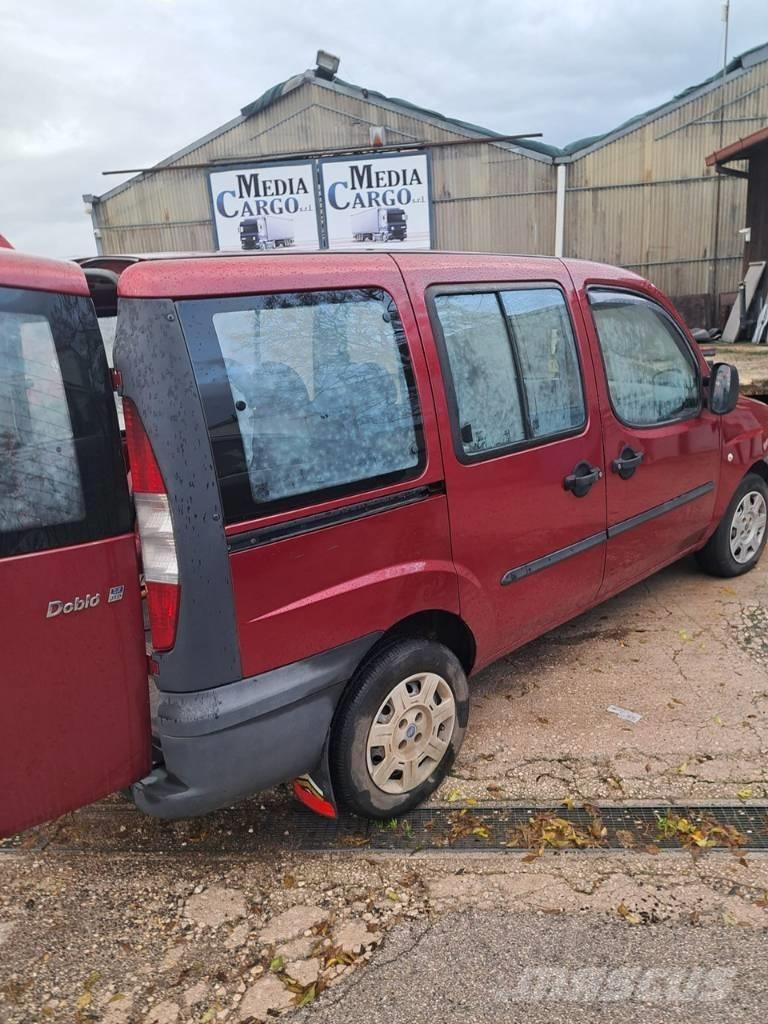 Fiat Doblo Cargo شاحنة مقفلة