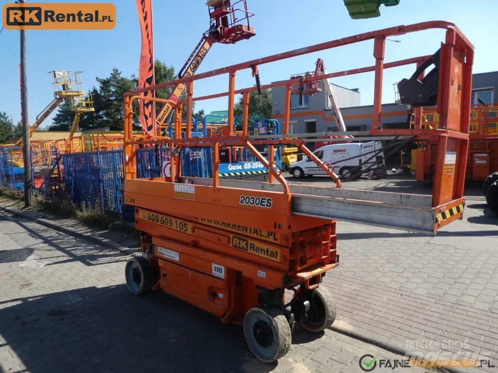 JLG 2030 ES رافعات مقصية الشكل