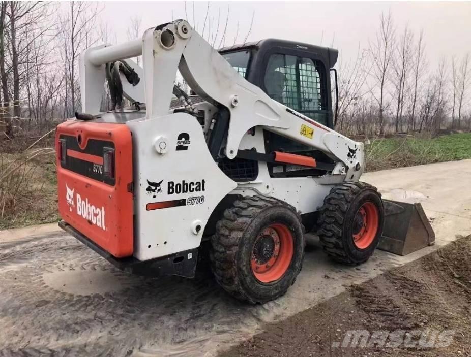 Bobcat S 770 لوادر انزلاقية التوجيه