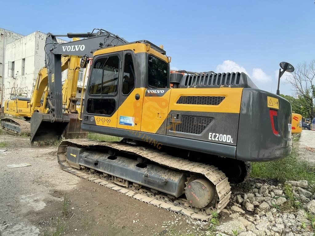 Volvo EC 200 D حفارات زحافة