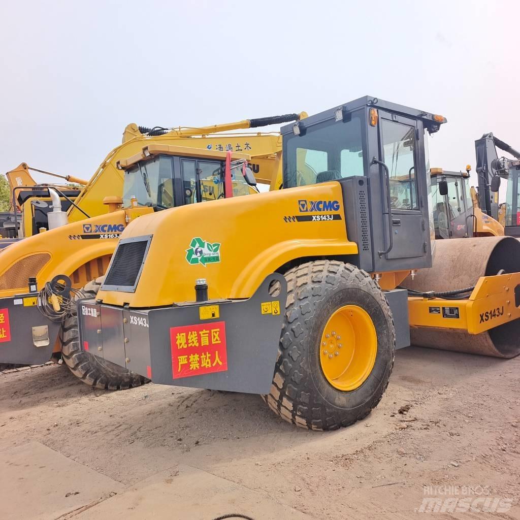 XCMG XS 142 J مداحل ثنائية الاسطوانة