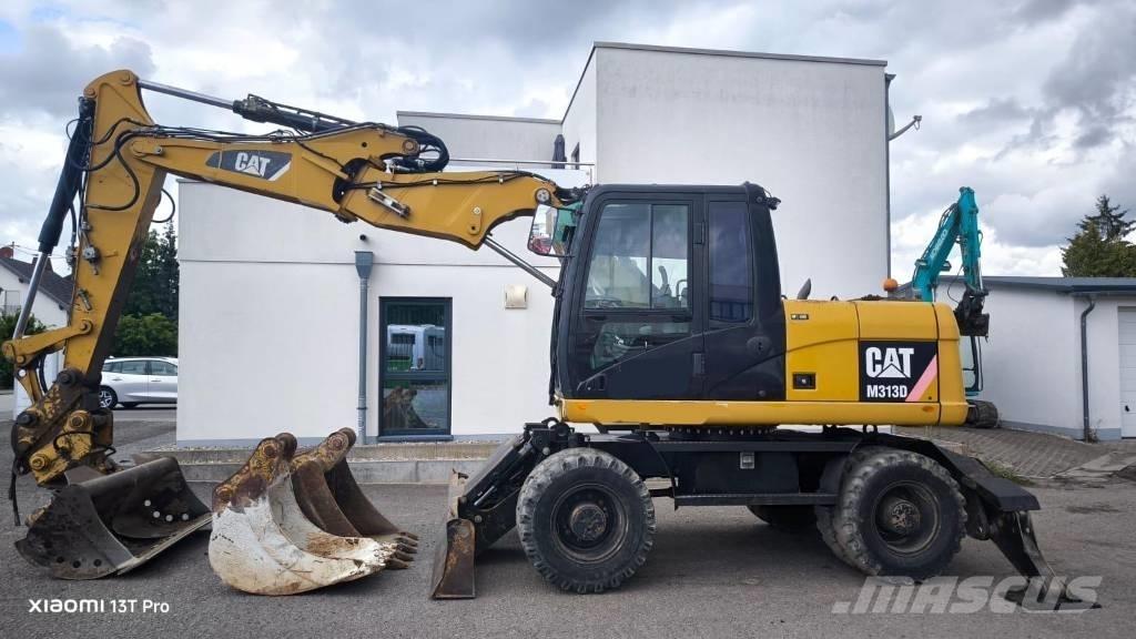 CAT M 313 D حفارات بعجل