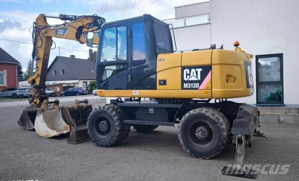 CAT M 313 D حفارات بعجل