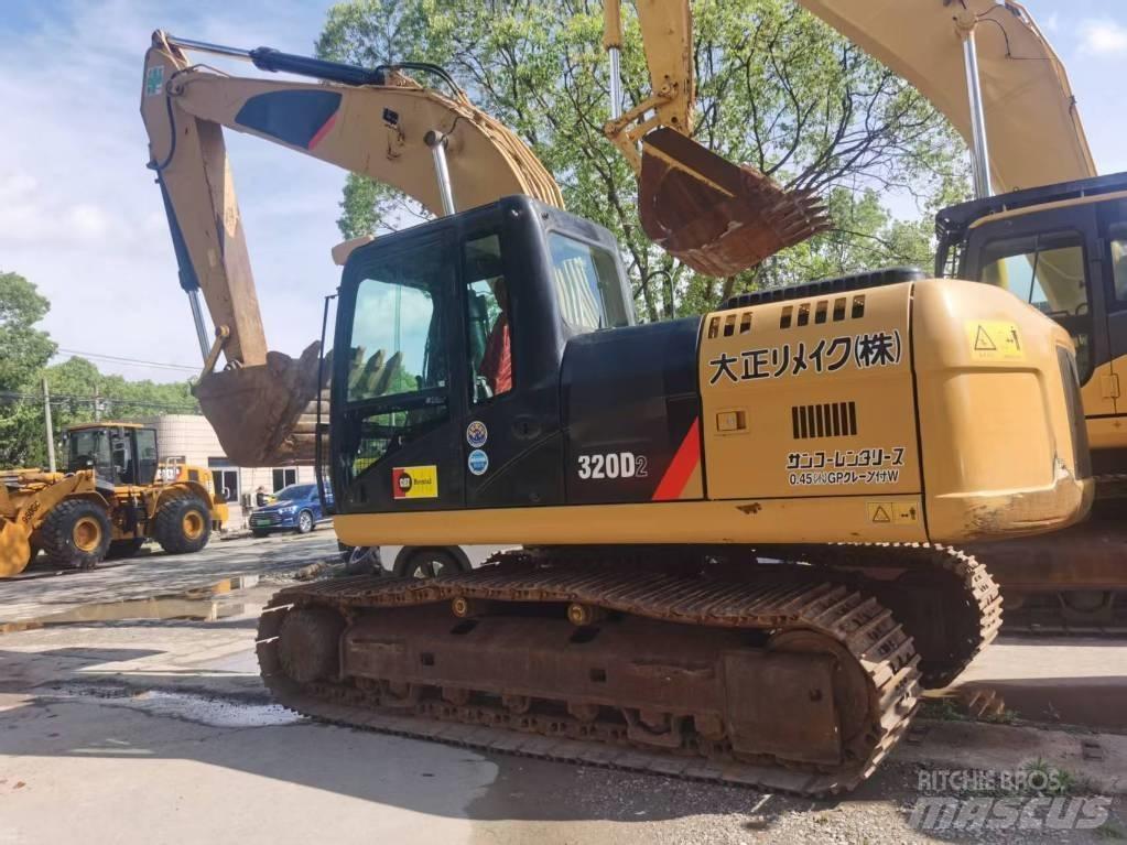 CAT 320d2 حفارات زحافة