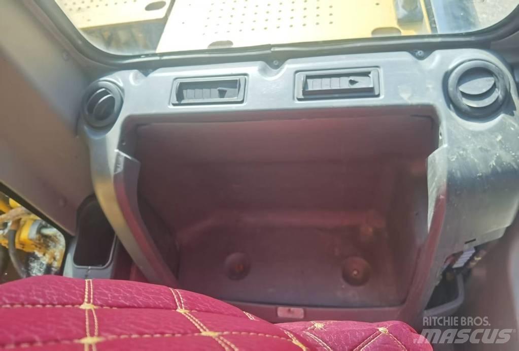 CAT 320d2 حفارات زحافة