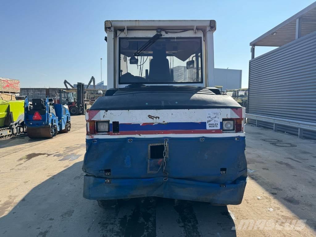 CAT PS-300B مداحل ذات إطارات هوائية