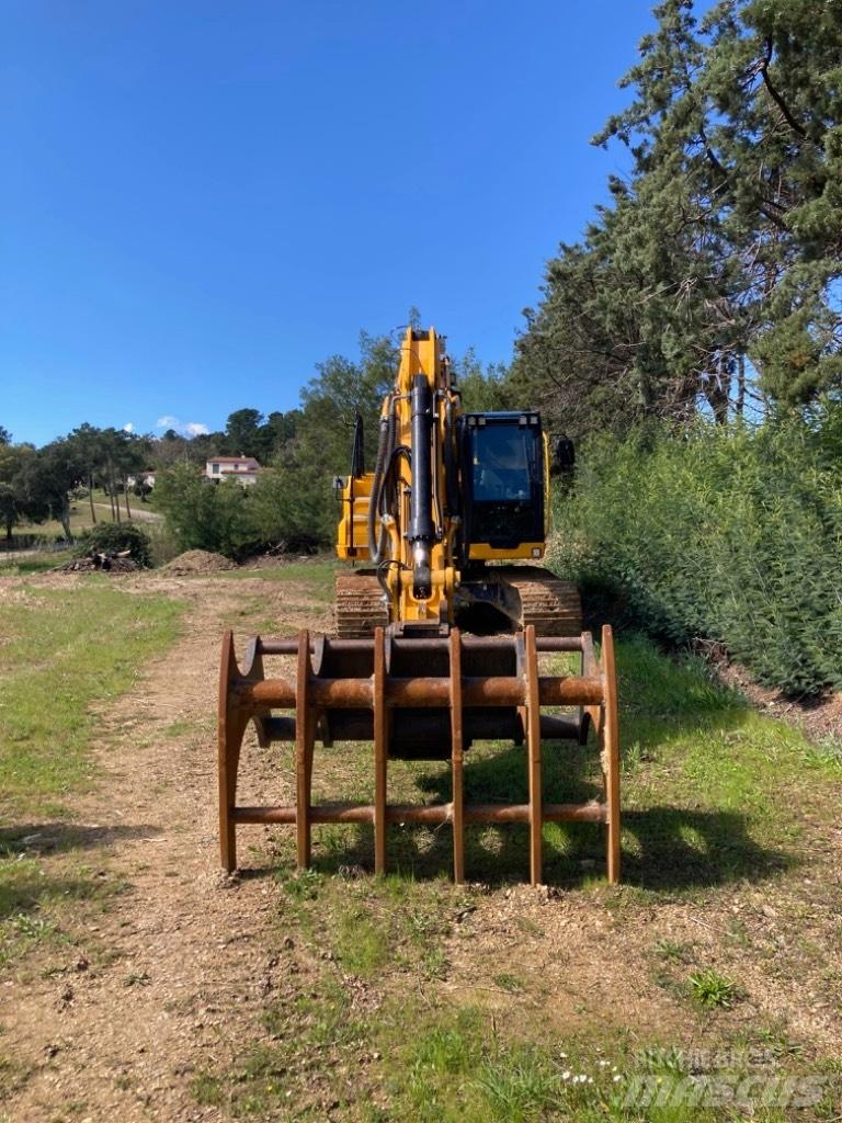 JCB JS 220 X حفارات زحافة