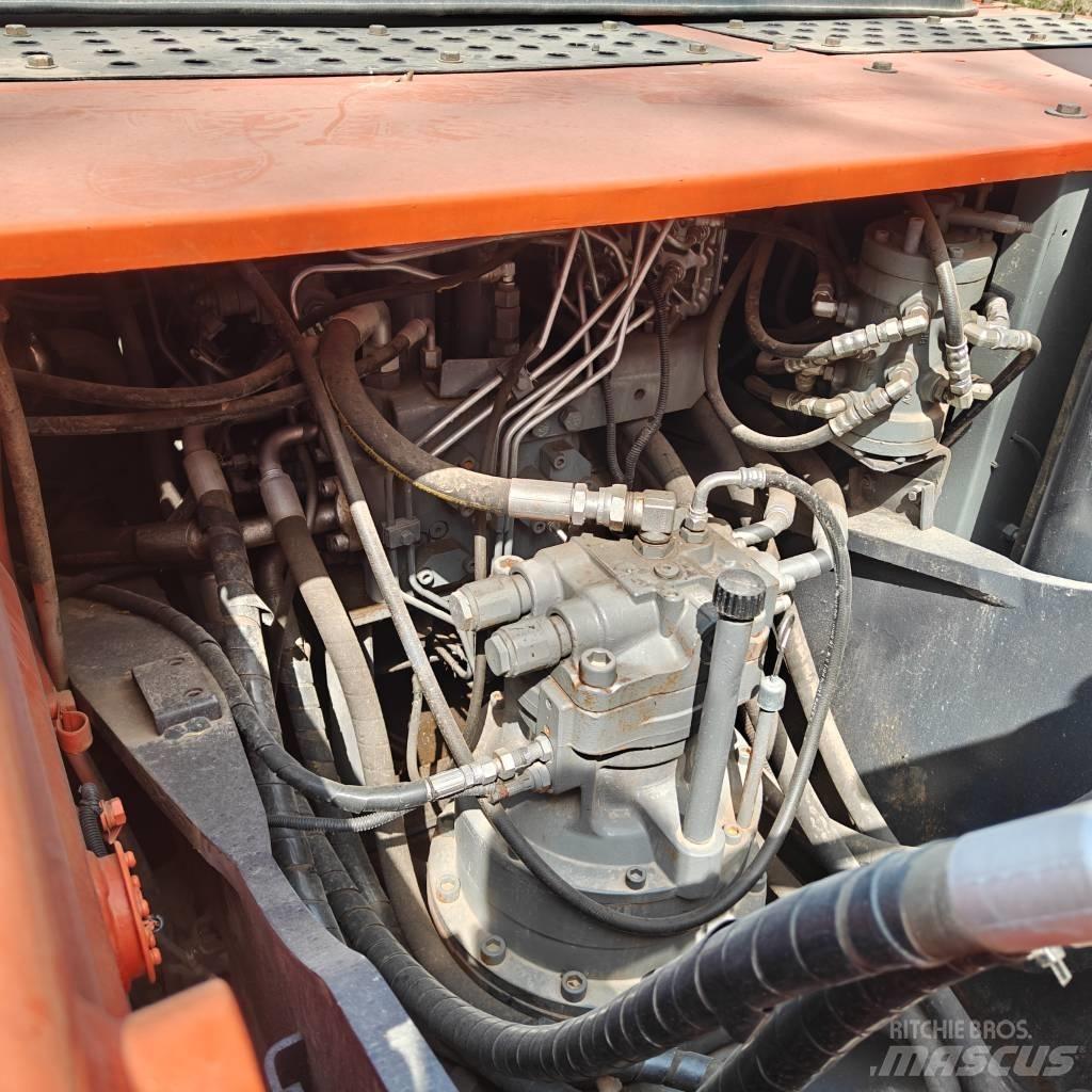 Hitachi ZX200 حفارات زحافة