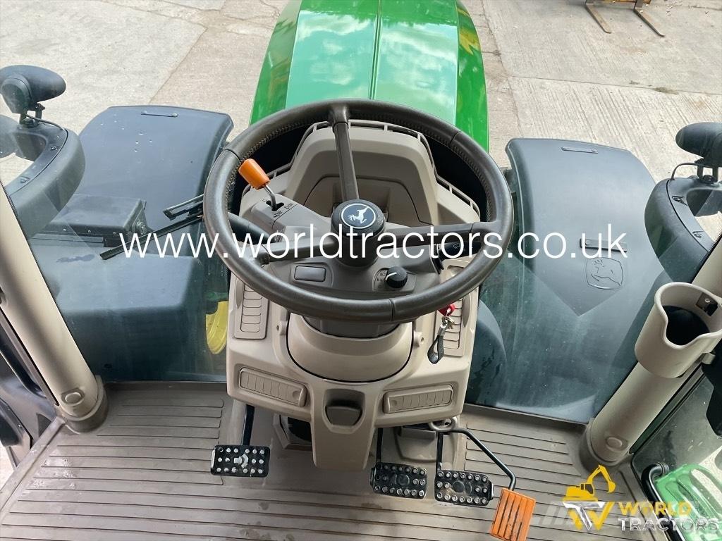 John Deere 6215 R الجرارات