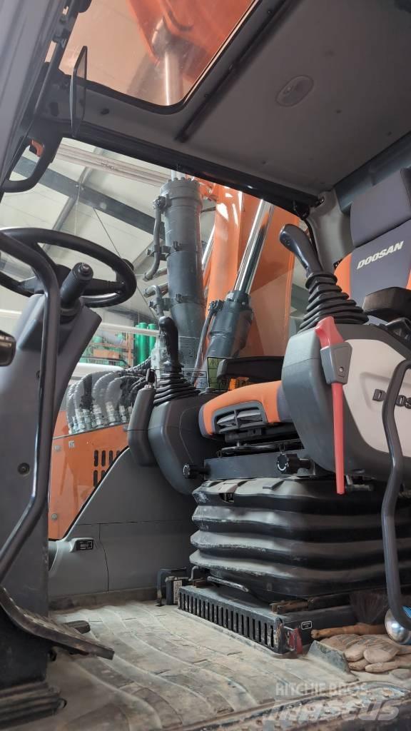 Doosan DX 165 W حفارات بعجل