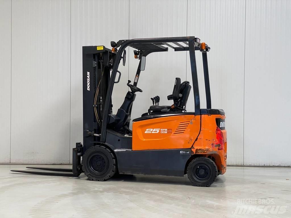 Doosan B25X-7 شاحنات ذات رافعات شوكية تعمل بالكهرباء