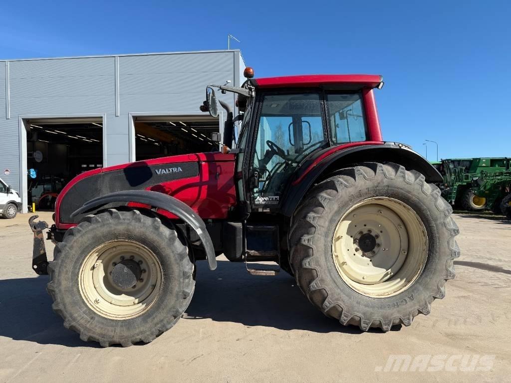 Valtra T 191 الجرارات