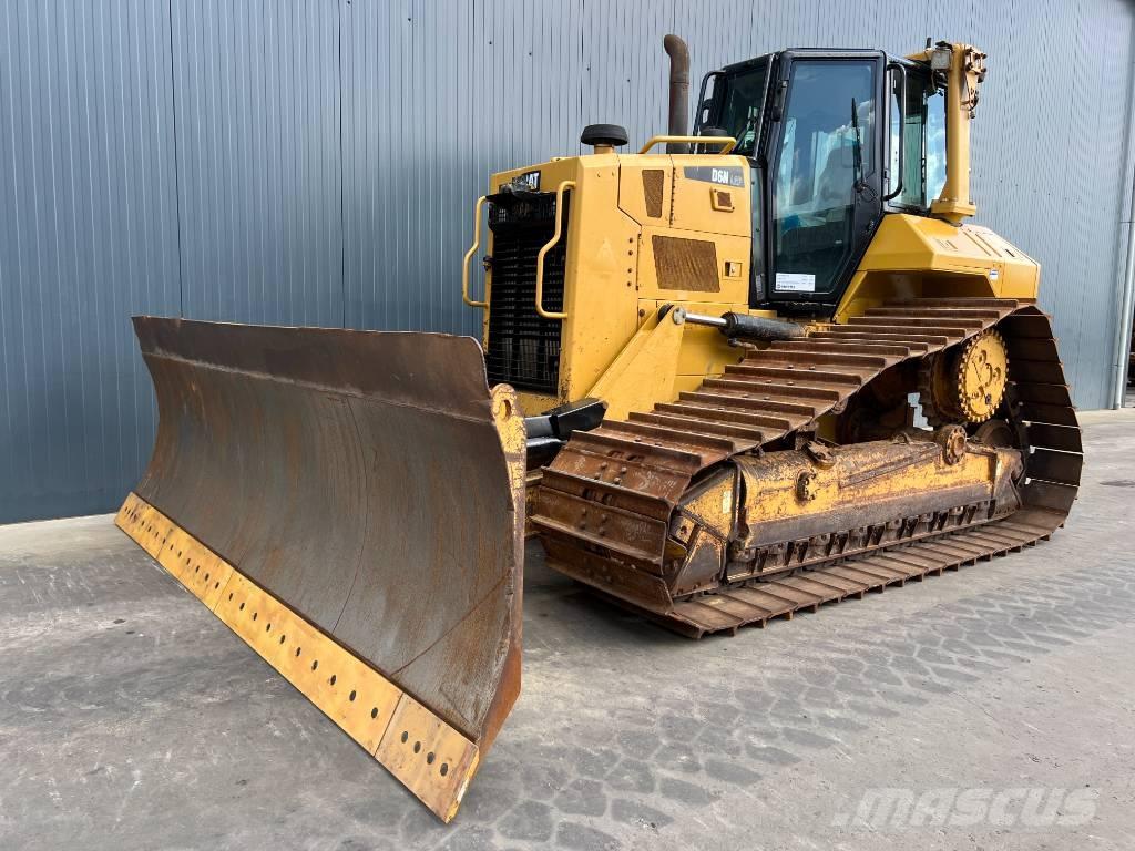 CAT D6N LGP بلدوزرات مجنزرة
