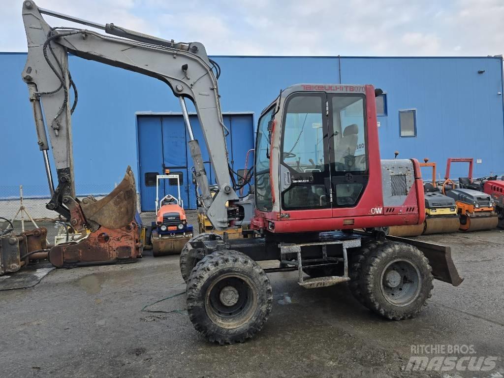 Takeuchi TB070W حفارات بعجل