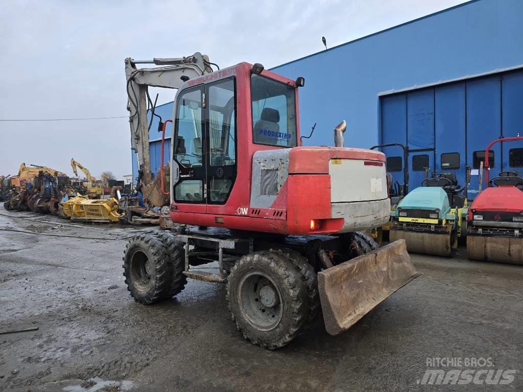 Takeuchi TB070W حفارات بعجل