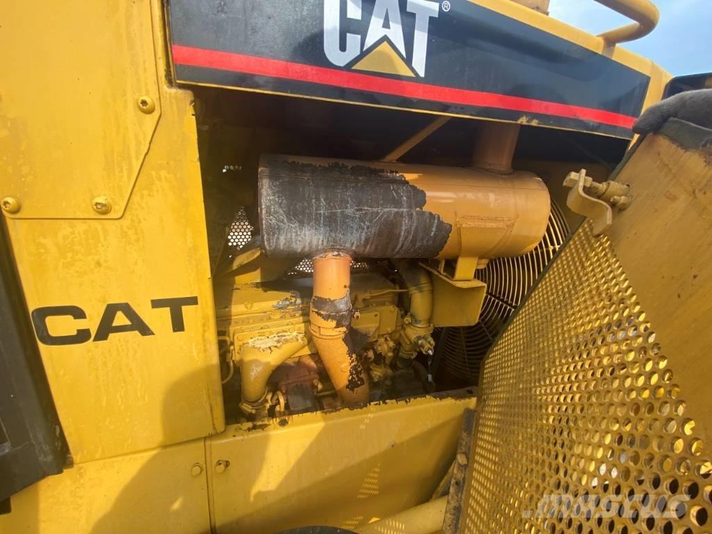 CAT D6R بلدوزرات مجنزرة