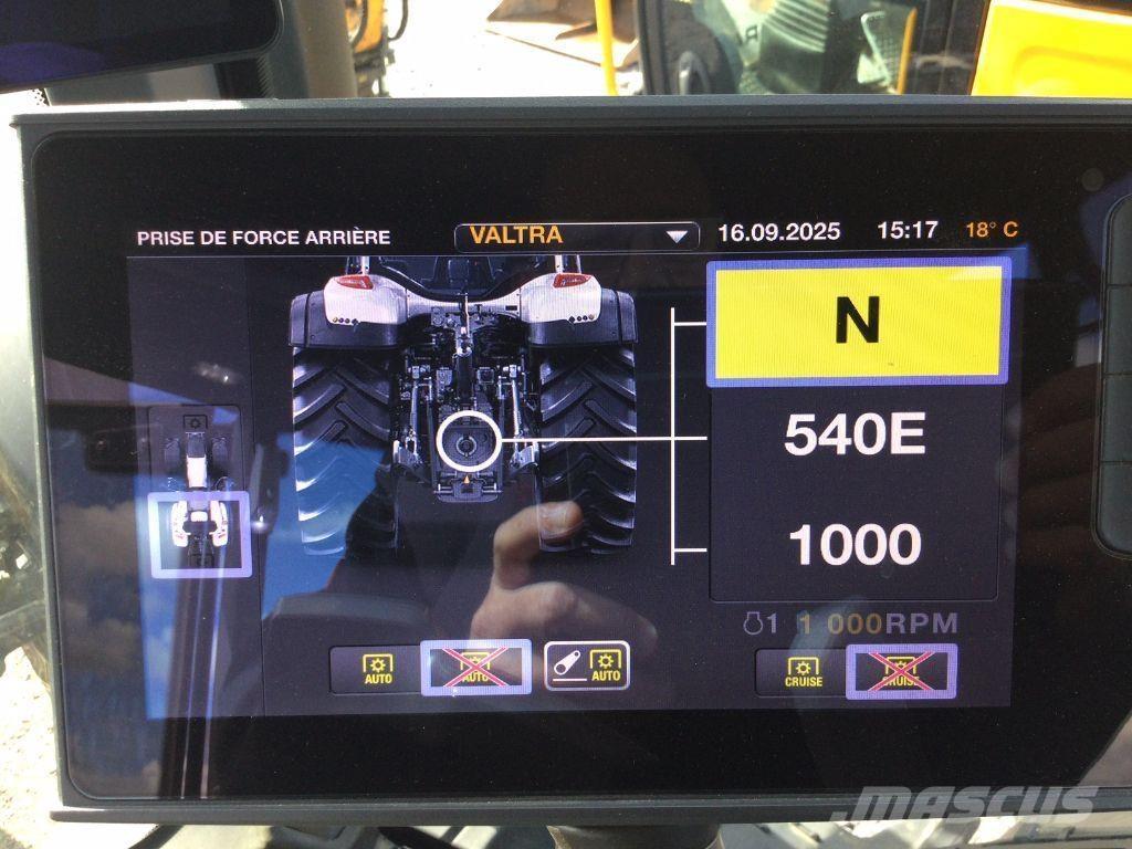 Valtra Q265 الجرارات