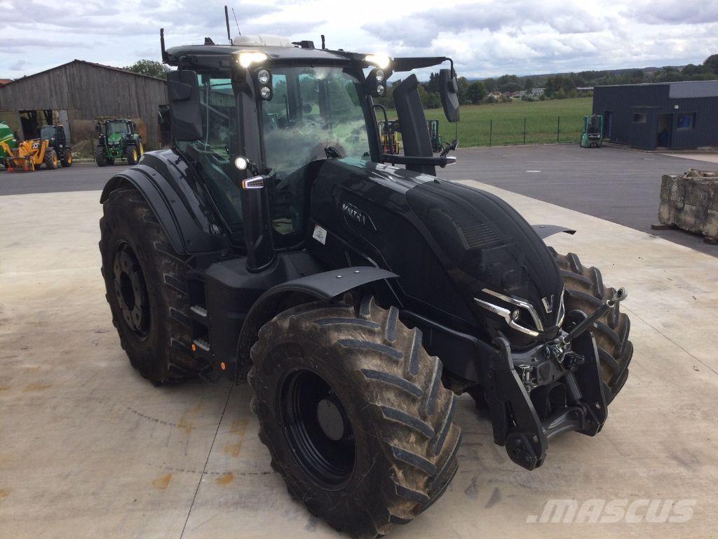 Valtra Q265 الجرارات