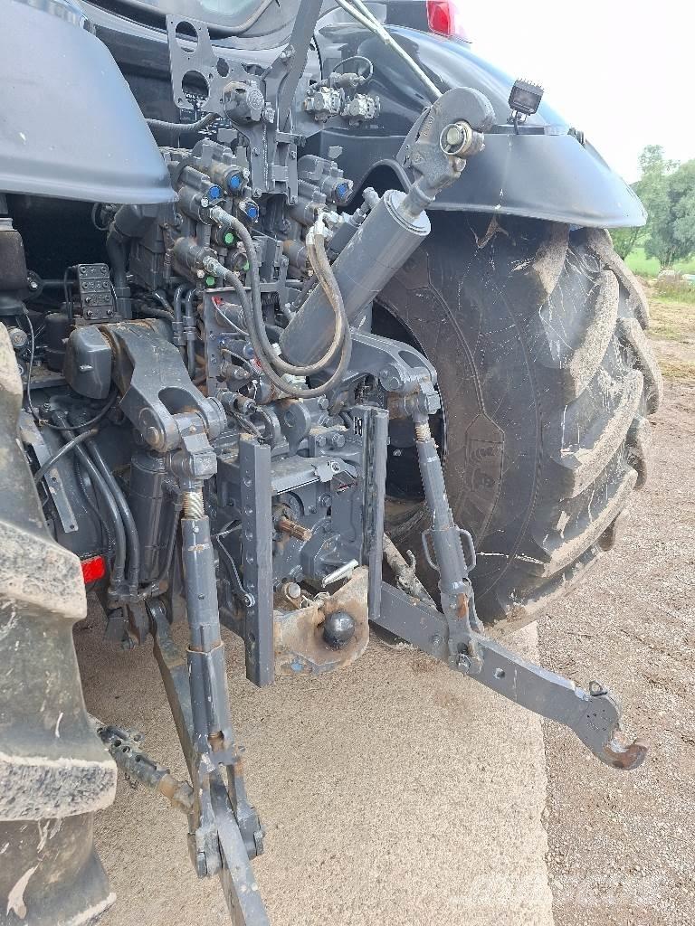Valtra Q265 الجرارات
