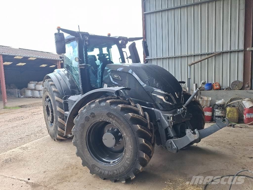 Valtra Q265 الجرارات