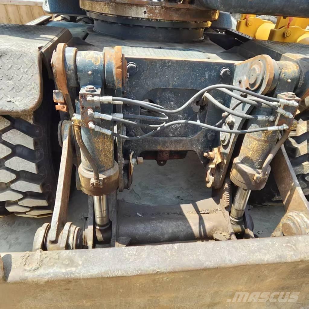 Hyundai R210W-9 حفارات بعجل