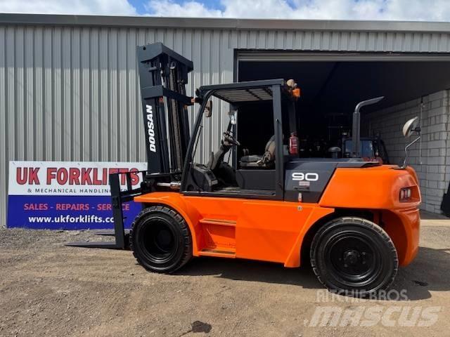 Doosan D 90 S-5 شاحنات الديزل