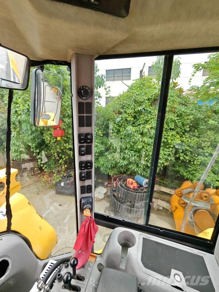 Volvo L 120 لوادر بعجل