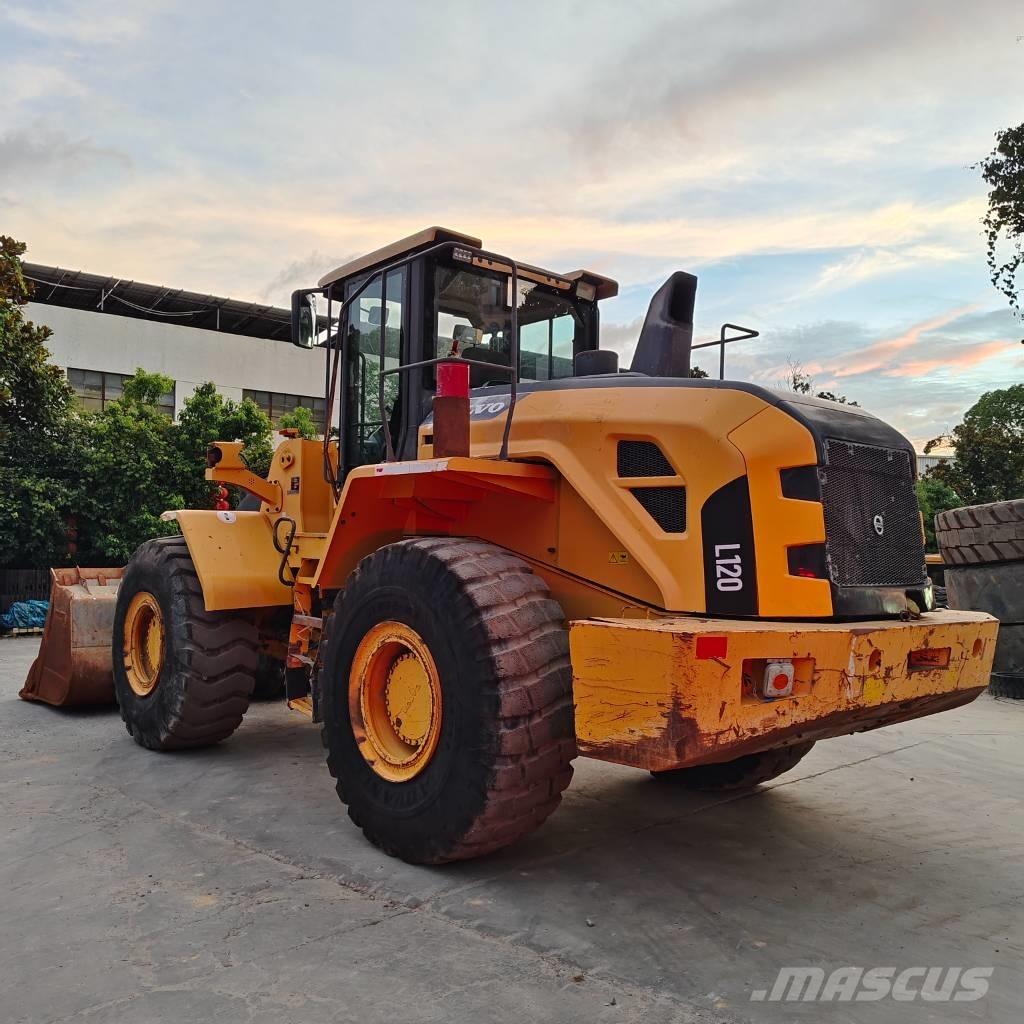 Volvo L 120 لوادر بعجل