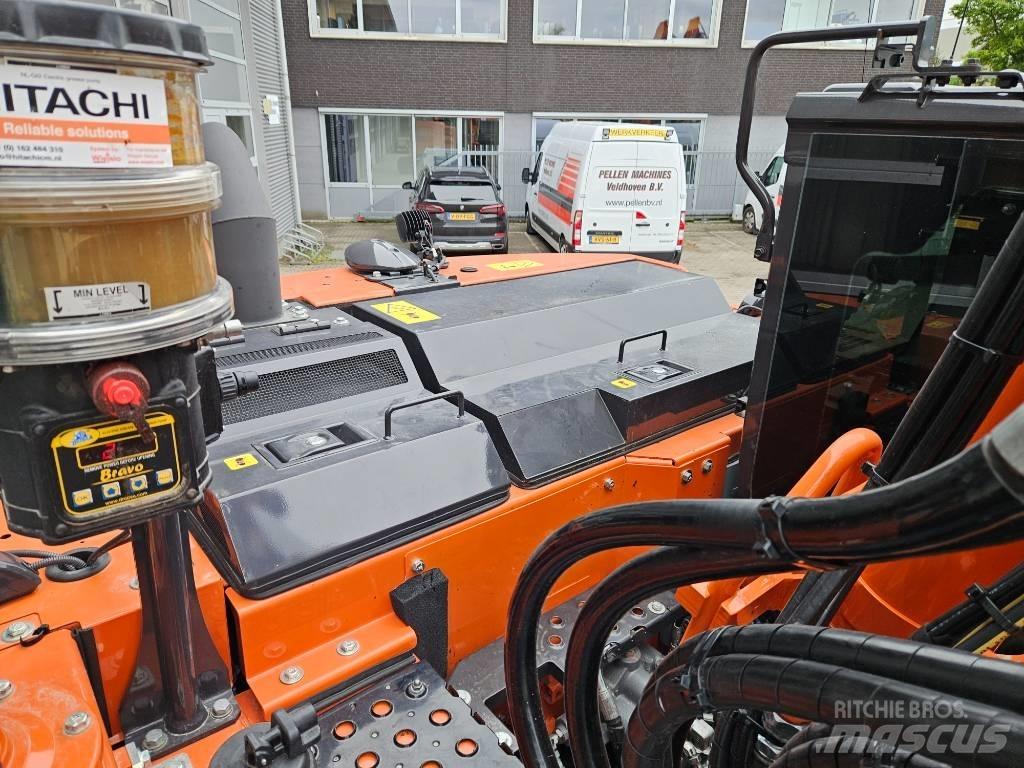 Hitachi ZX135US-7 حفارات زحافة