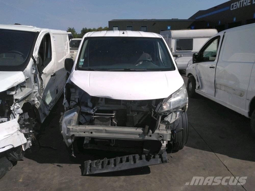 Nissan NV 200 شاحنة مقفلة