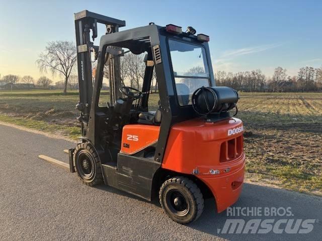 Doosan G 25 G شاحنات LPG