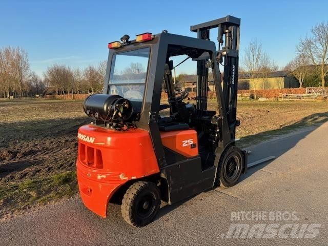 Doosan G 25 G شاحنات LPG