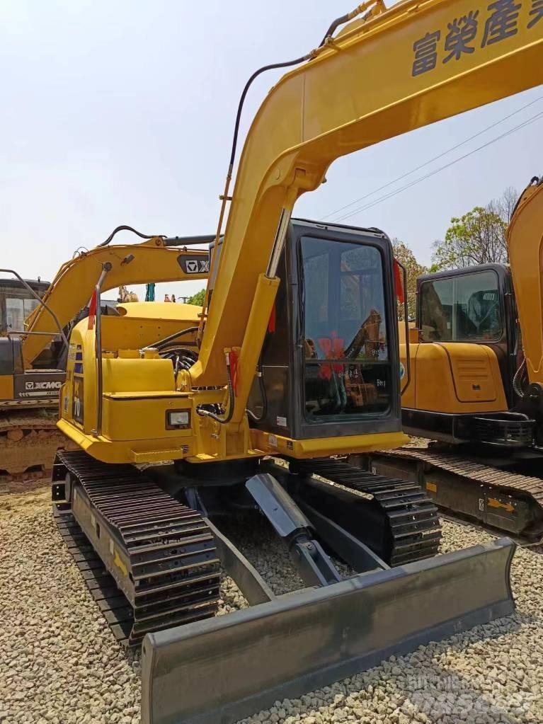 Komatsu PC 70 حفارات وسط 7 طن - 12 طن