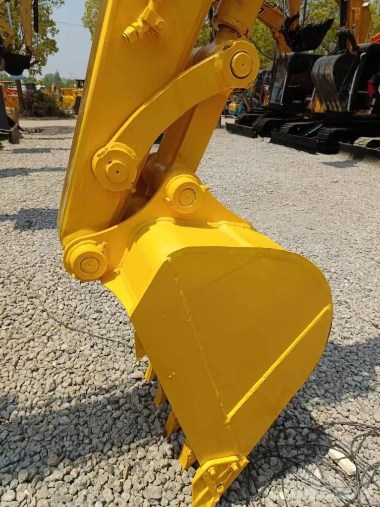 Komatsu PC 70 حفارات وسط 7 طن - 12 طن