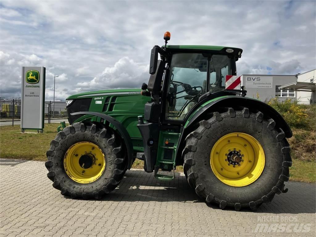 John Deere 6250R الجرارات