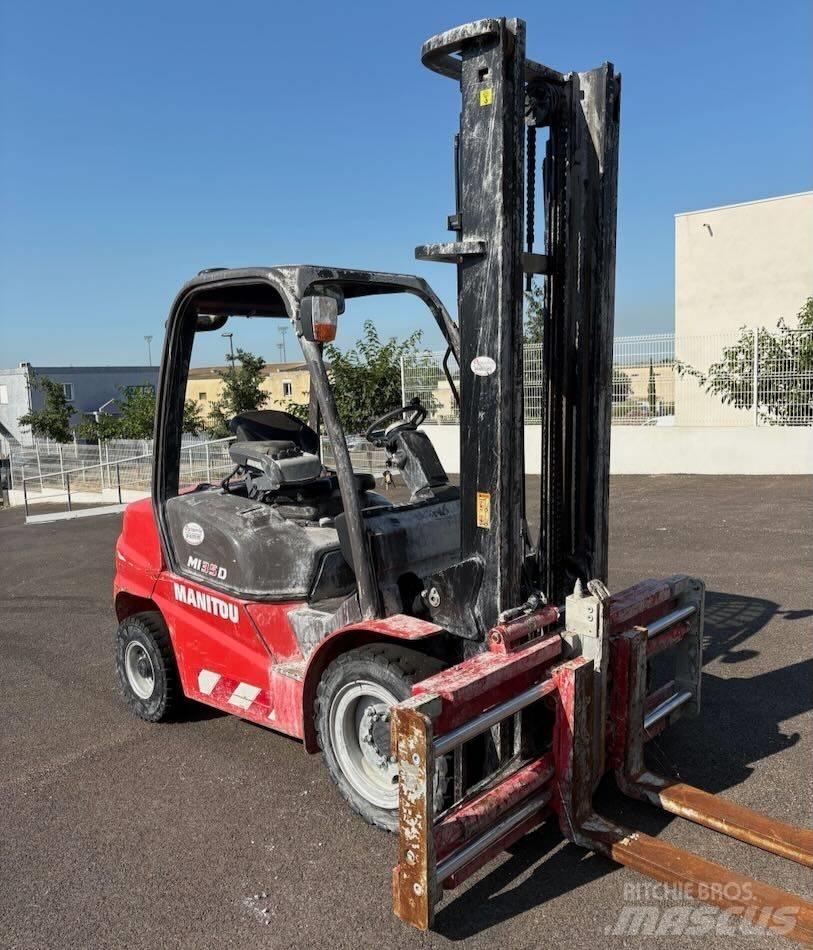 Manitou MI 35 D شاحنات الديزل