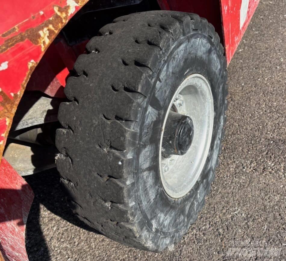 Manitou MI 35 D شاحنات الديزل
