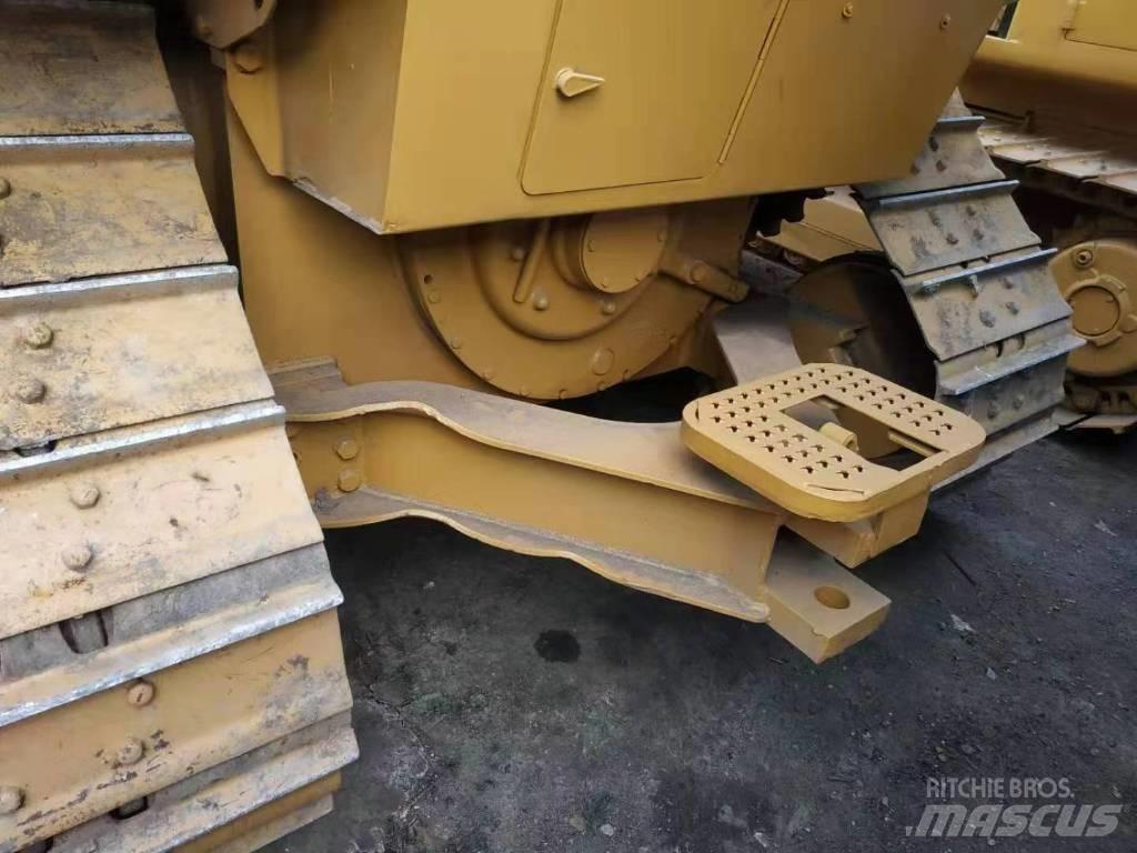 CAT D 5 M بلدوزرات مجنزرة