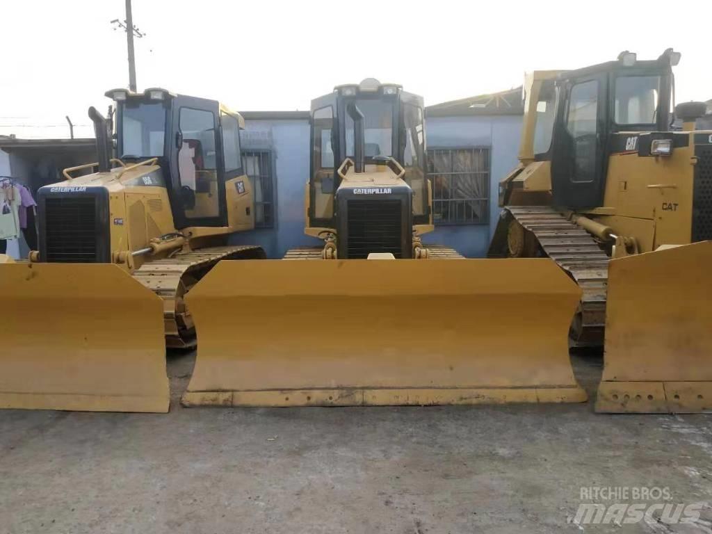 CAT D 5 M بلدوزرات مجنزرة