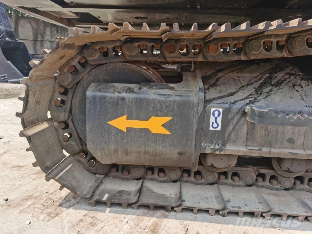 Volvo EC 220 حفارات زحافة