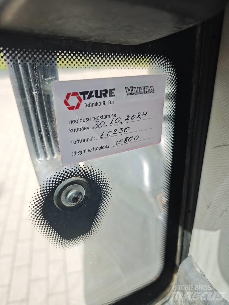 Valtra T 214 D الجرارات