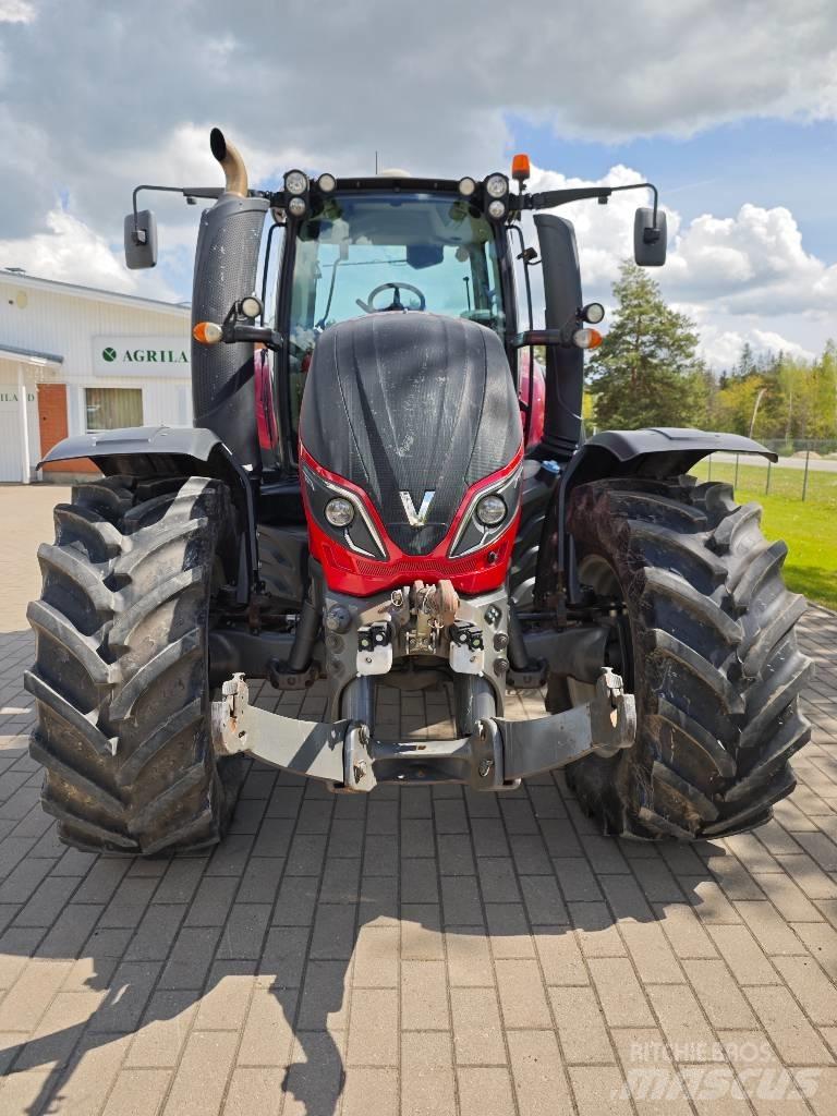 Valtra T 214 D الجرارات