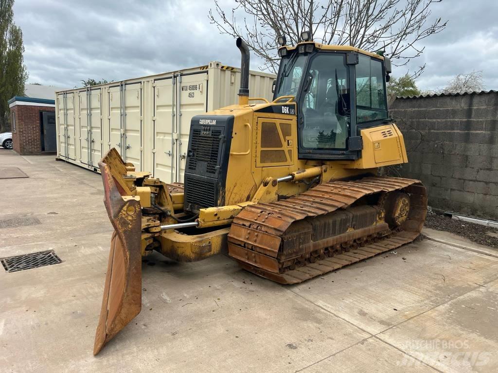 CAT D 6 K بلدوزرات مجنزرة