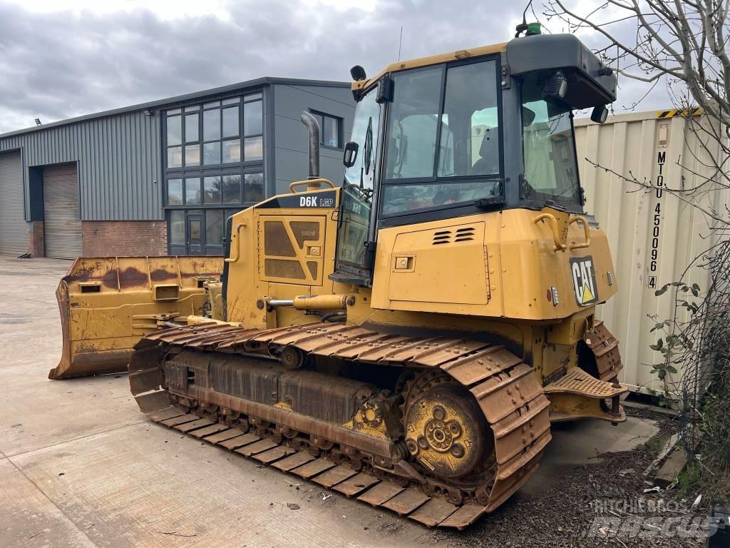 CAT D 6 K بلدوزرات مجنزرة