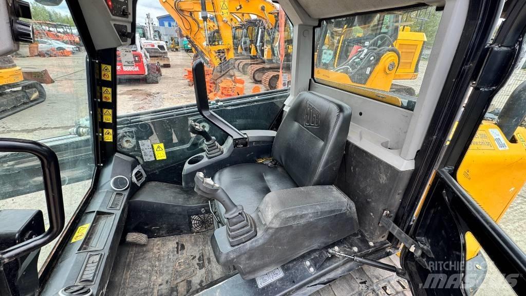 JCB 3 TS-8T لوادر انزلاقية التوجيه
