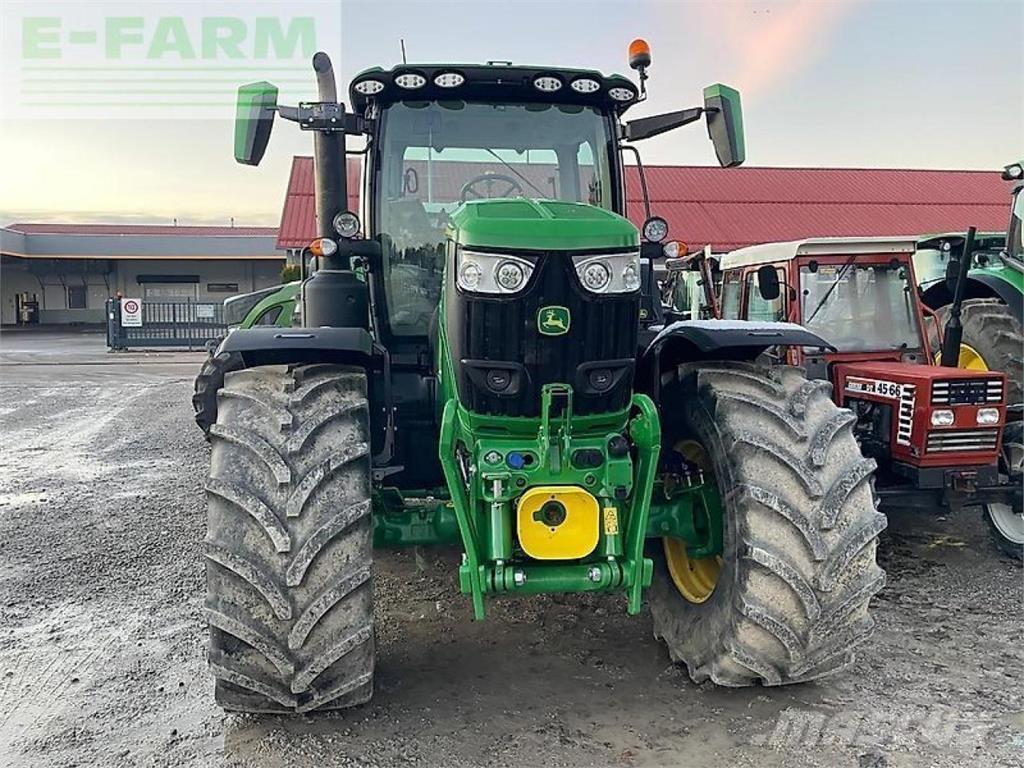 John Deere 6r 215 الجرارات