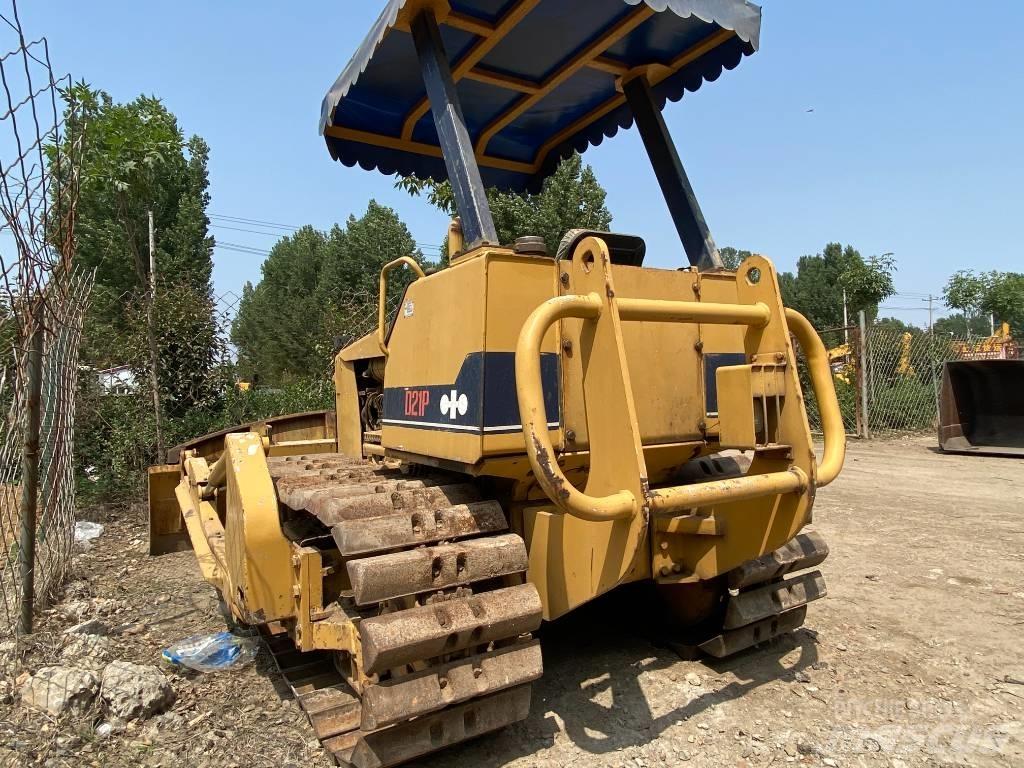 Komatsu D12P-6 بلدوزرات مجنزرة