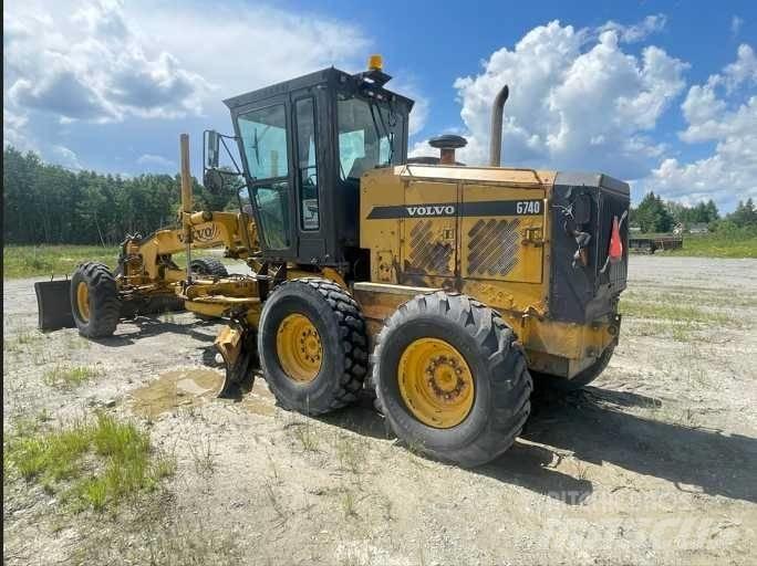 Volvo G 740 معدات تمهيد الطرق