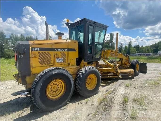 Volvo G 740 معدات تمهيد الطرق